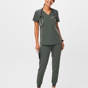 FIGS BONSAI SCRUB SET -UMAN pants and Catarina top